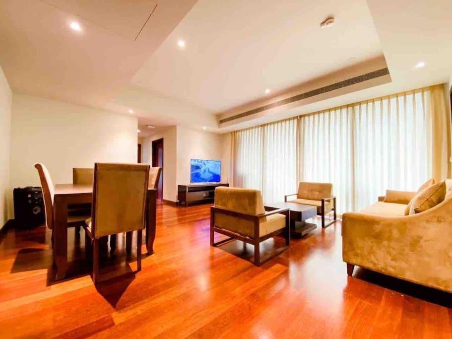 Brand New Water Front Luxury Cinnamon Suites Apartment In Heart Of Colombo City Exterior photo