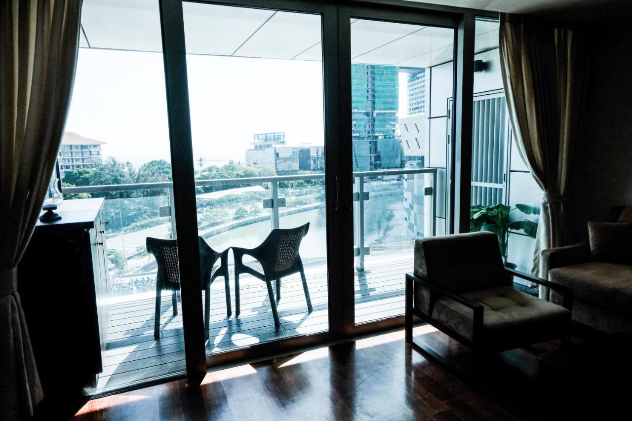Brand New Water Front Luxury Cinnamon Suites Apartment In Heart Of Colombo City Exterior photo
