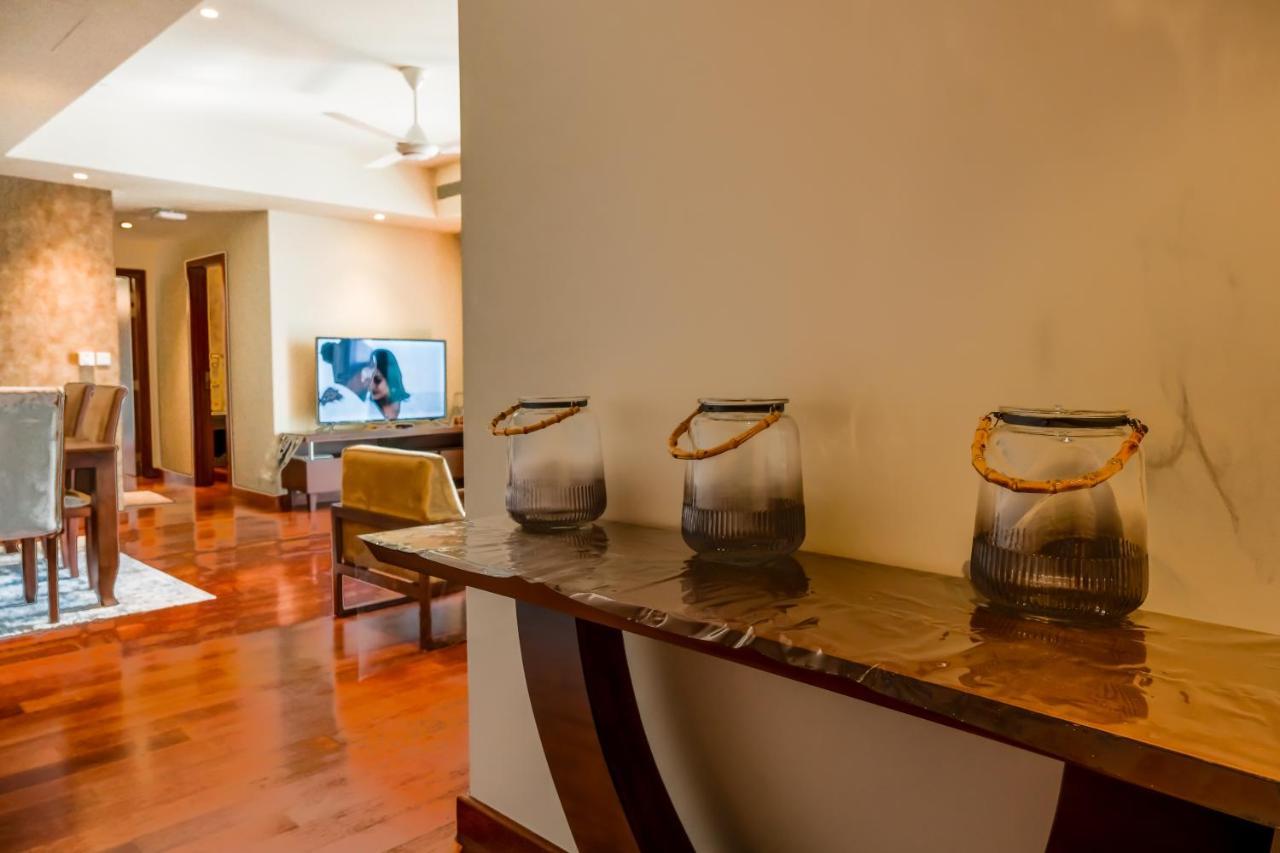 Brand New Water Front Luxury Cinnamon Suites Apartment In Heart Of Colombo City Exterior photo
