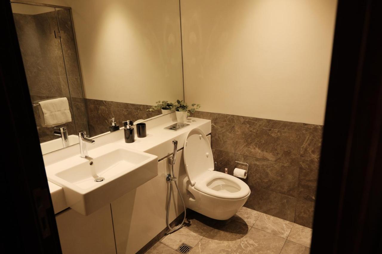 Brand New Water Front Luxury Cinnamon Suites Apartment In Heart Of Colombo City Exterior photo