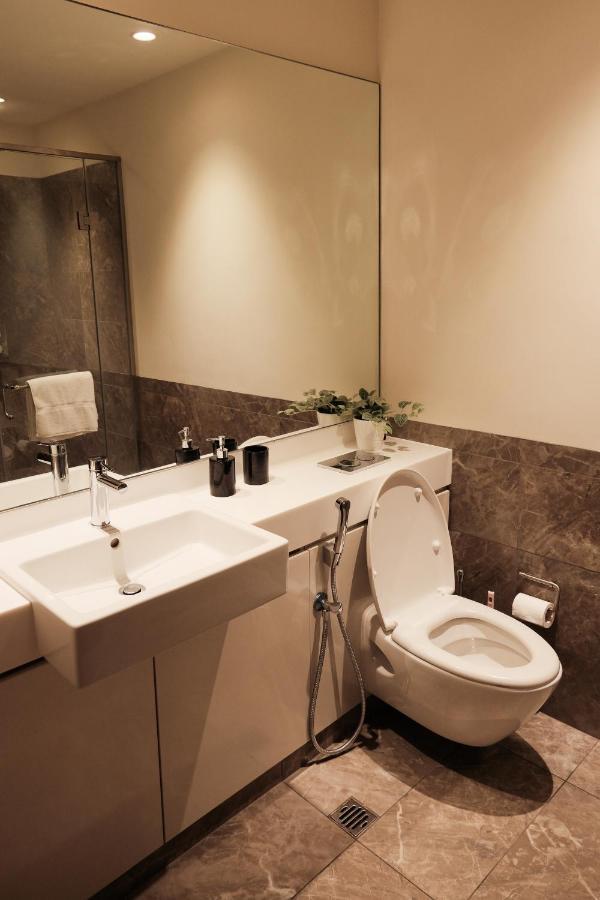 Brand New Water Front Luxury Cinnamon Suites Apartment In Heart Of Colombo City Exterior photo