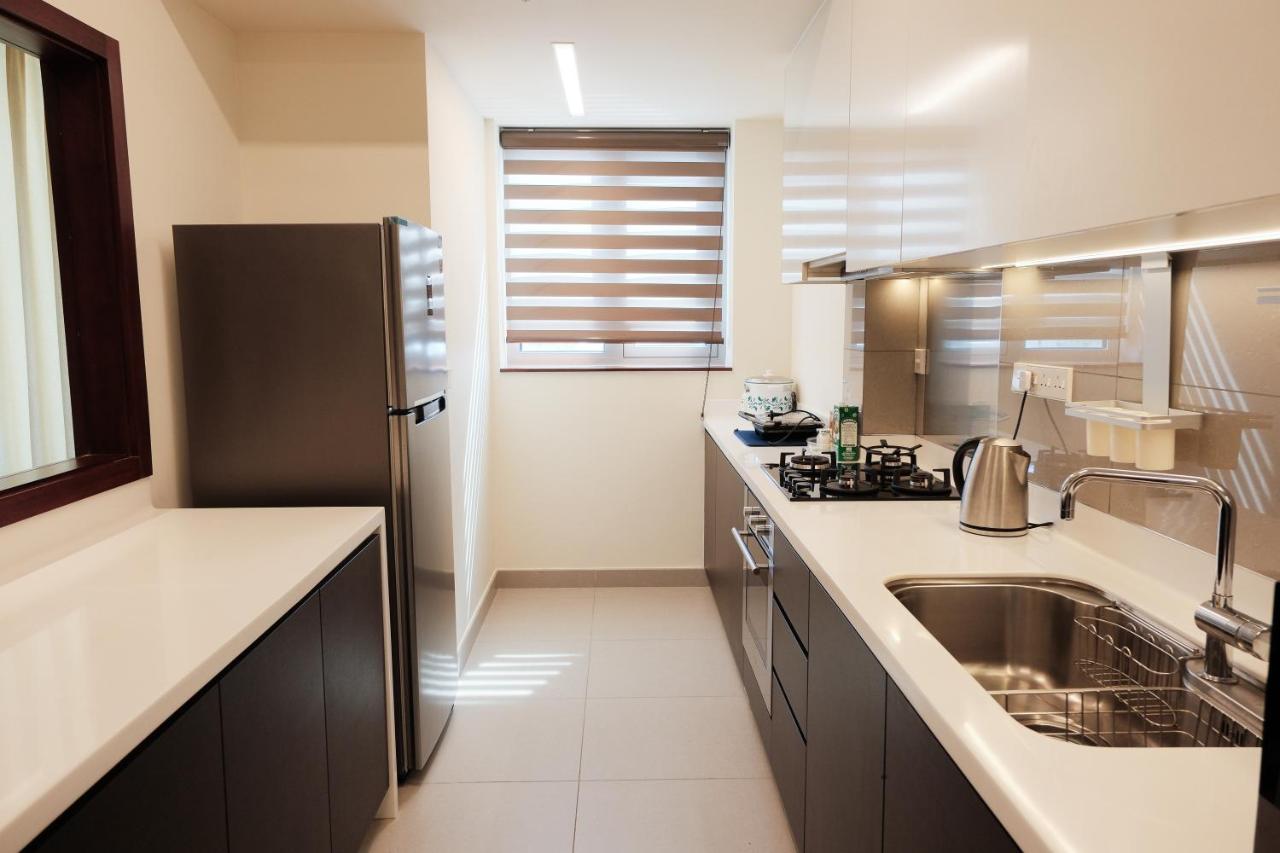 Brand New Water Front Luxury Cinnamon Suites Apartment In Heart Of Colombo City Exterior photo