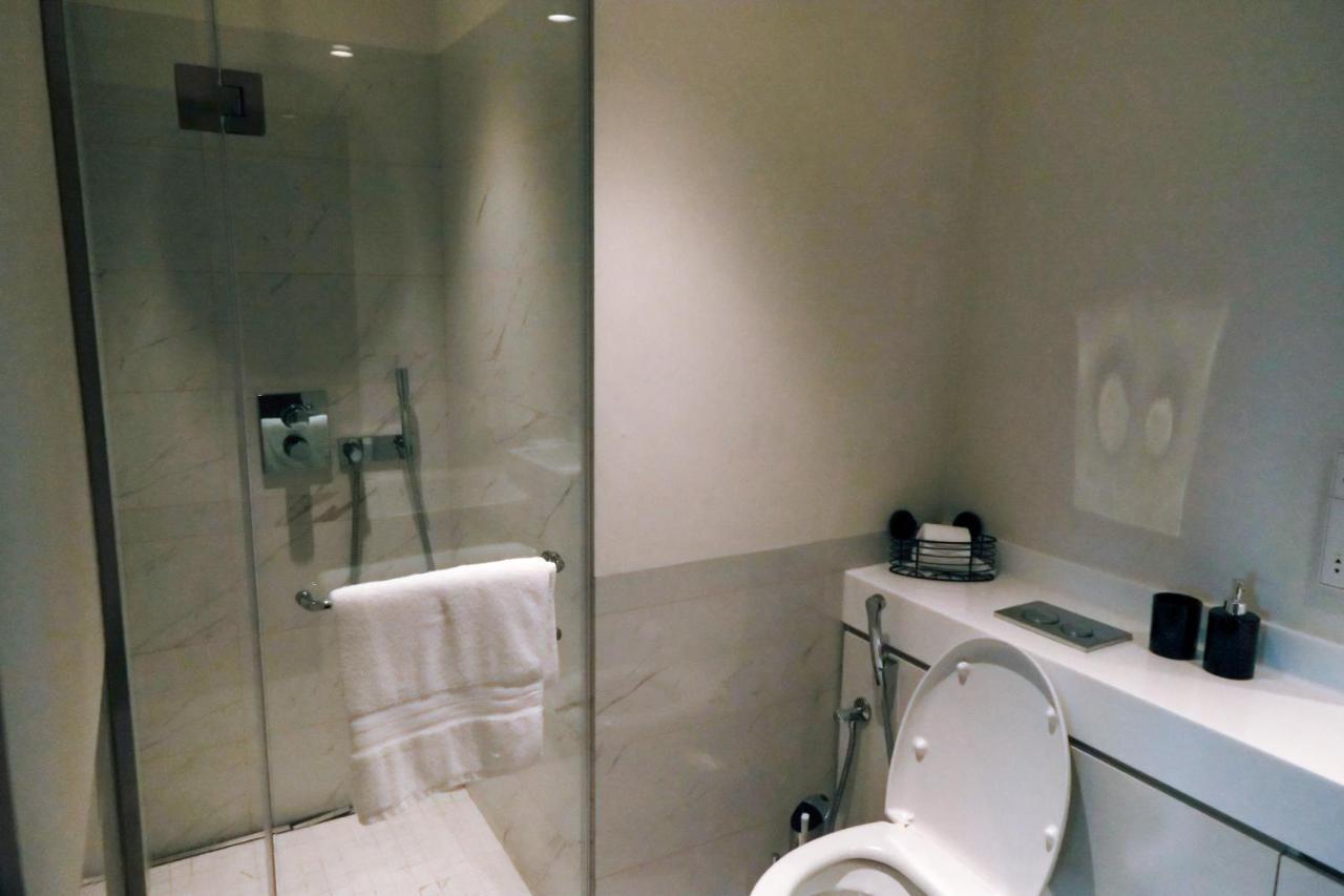 Brand New Water Front Luxury Cinnamon Suites Apartment In Heart Of Colombo City Exterior photo