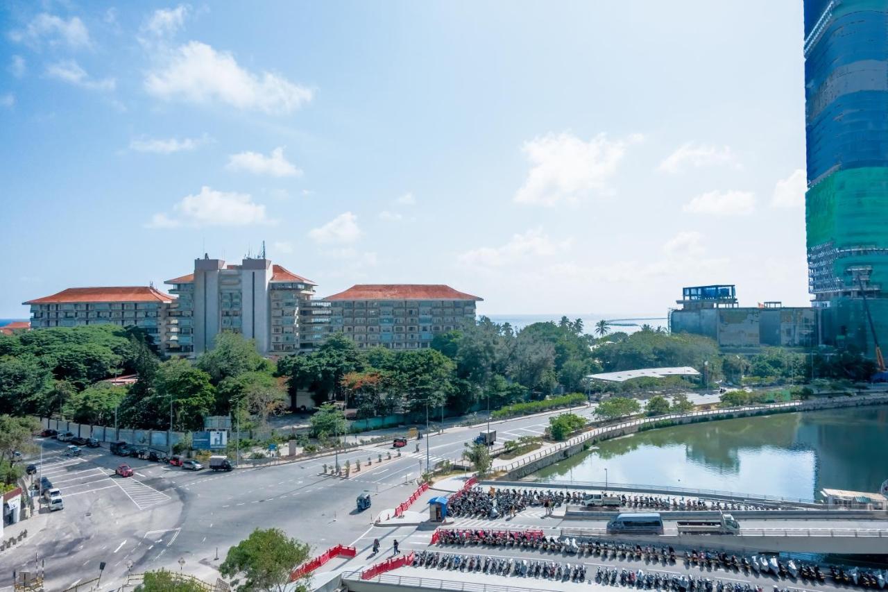 Brand New Water Front Luxury Cinnamon Suites Apartment In Heart Of Colombo City Exterior photo