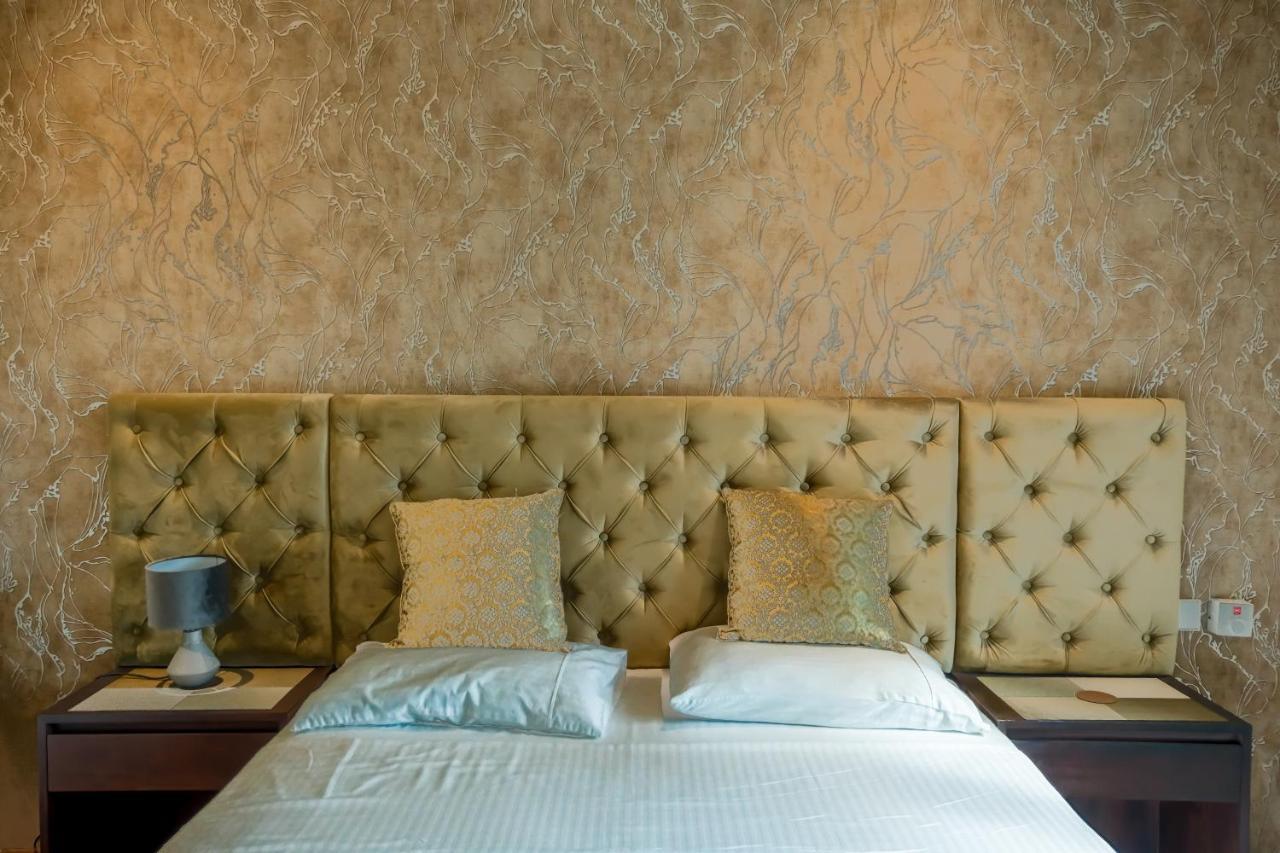 Brand New Water Front Luxury Cinnamon Suites Apartment In Heart Of Colombo City Exterior photo