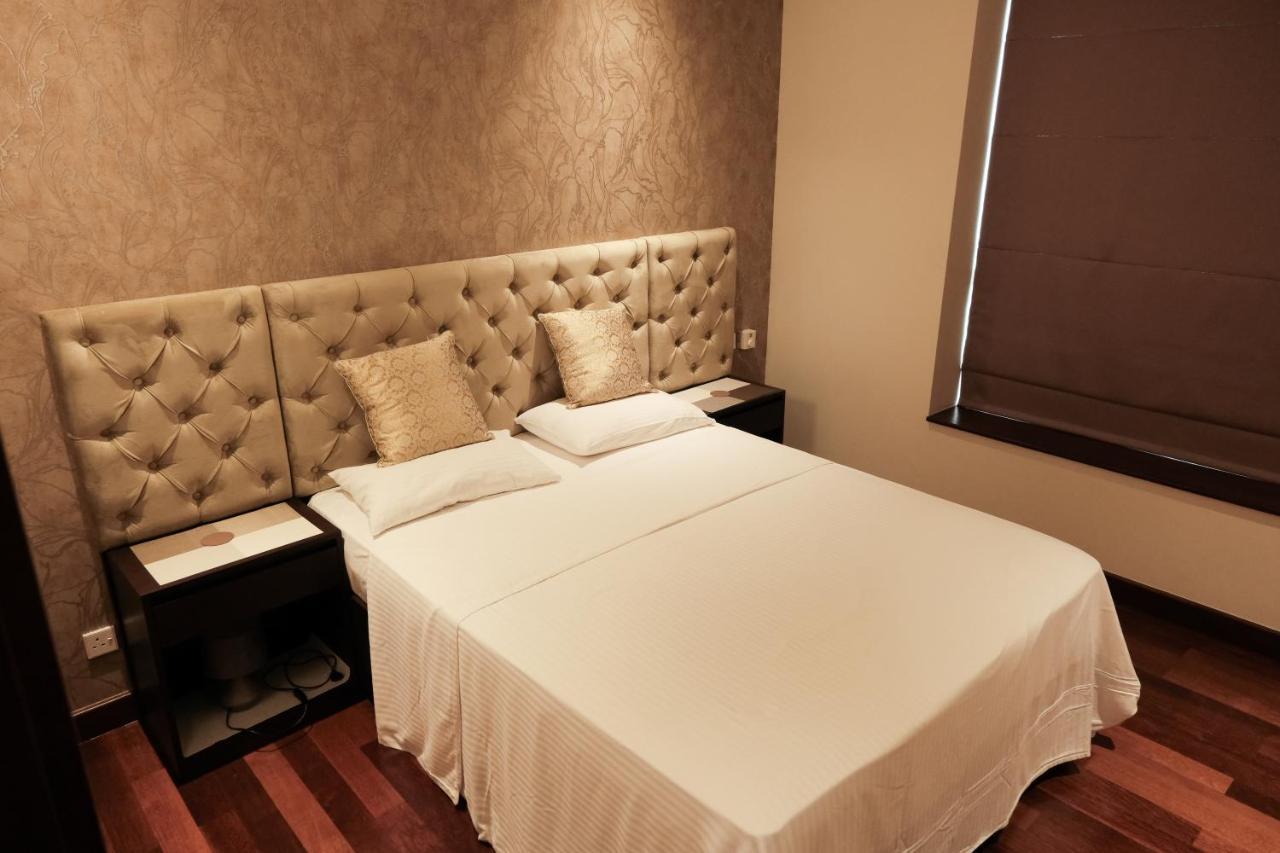 Brand New Water Front Luxury Cinnamon Suites Apartment In Heart Of Colombo City Exterior photo