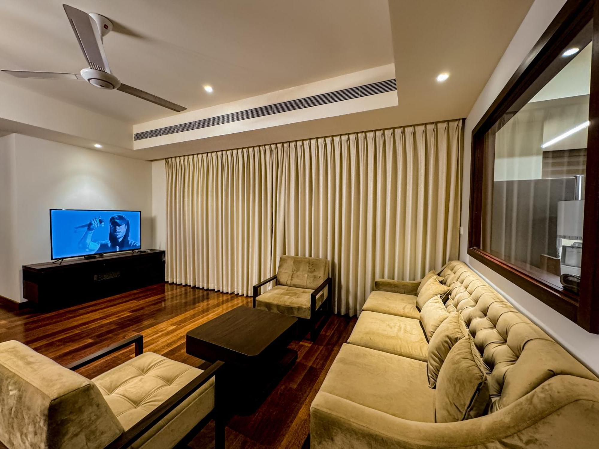 Brand New Water Front Luxury Cinnamon Suites Apartment In Heart Of Colombo City Exterior photo