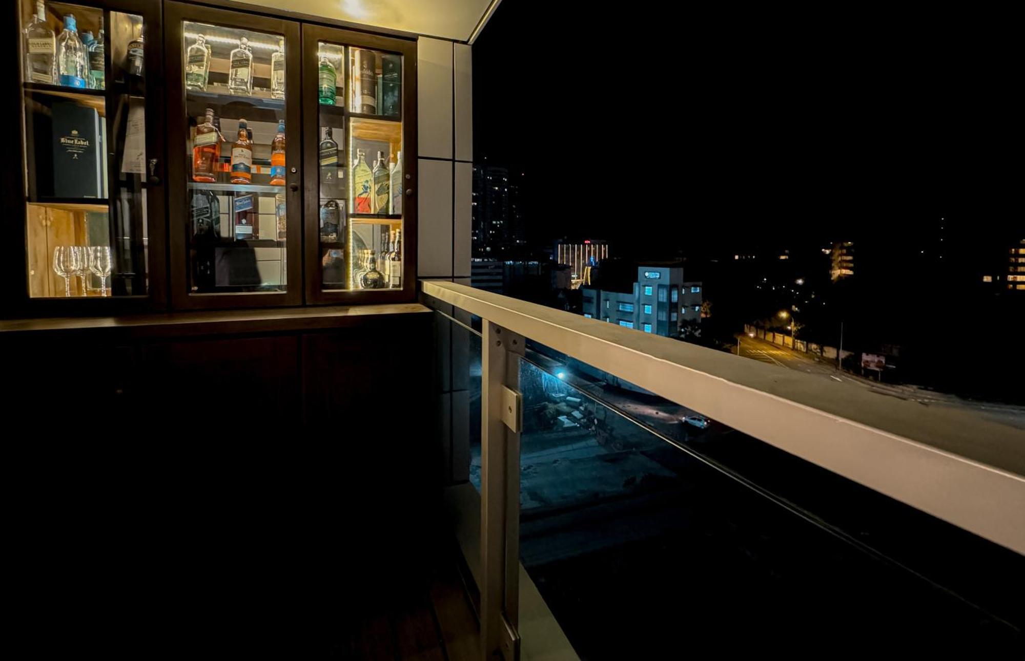 Brand New Water Front Luxury Cinnamon Suites Apartment In Heart Of Colombo City Exterior photo