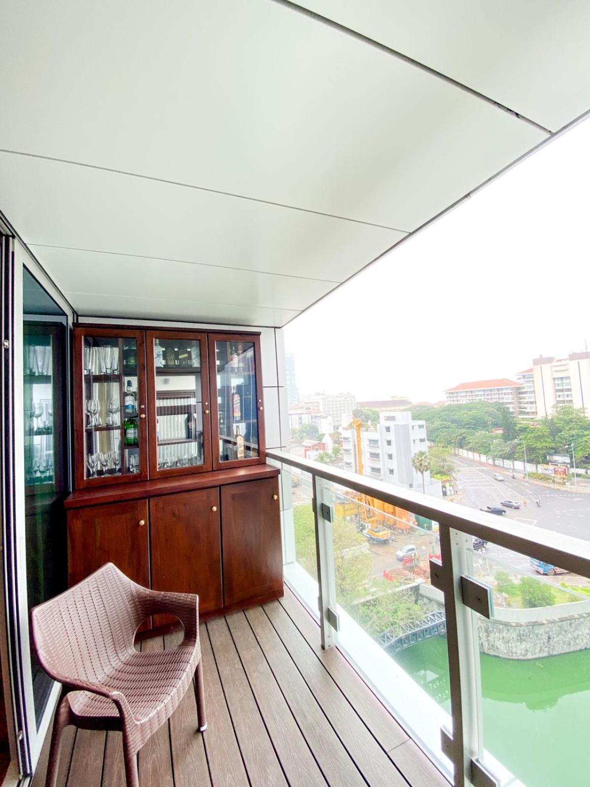 Brand New Water Front Luxury Cinnamon Suites Apartment In Heart Of Colombo City Exterior photo
