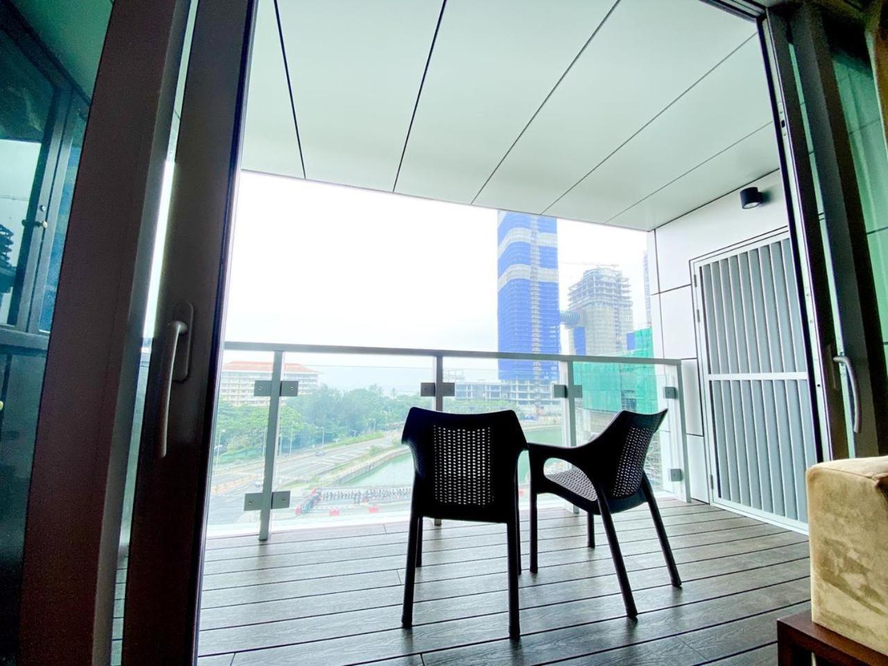 Brand New Water Front Luxury Cinnamon Suites Apartment In Heart Of Colombo City Exterior photo